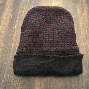 🟣 RED & BLACK KNIT BEANIE